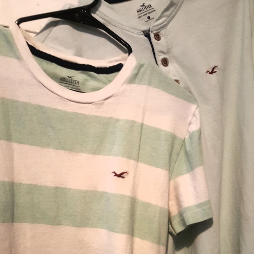 2 men's hollister tees in mint green size small.